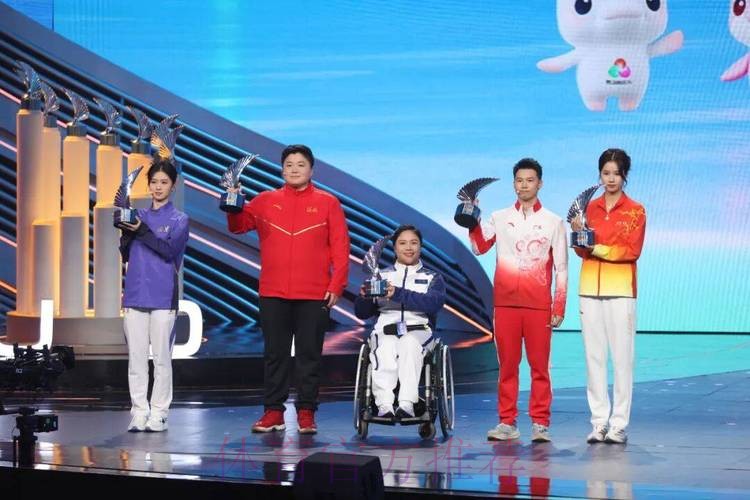 体坛荣耀之夜 运动员展现赛场外的另一面 体坛荣耀之夜 运动员展现赛场外的另一面