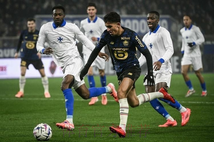 疯狂4-3!法甲6冠王第86分钟绝杀 7黄4红+激烈干架 央视深夜直播 疯狂4-3!法甲6冠王第86分钟绝杀 7黄4红+激烈干架 央视深夜直播